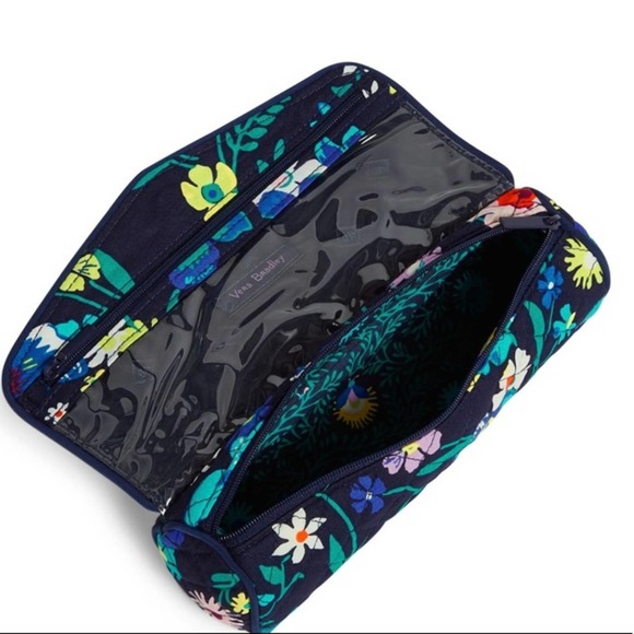Vera Bradley Handbags - NWT Vera Bradley Iconic On A Roll Case Moonlight